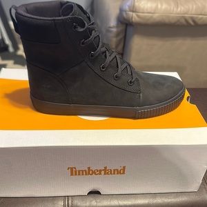 Size 10 black timberland skyla bay 6 inch boot.
